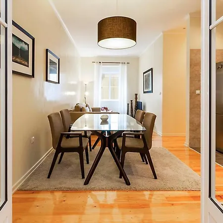 Apartment Spacious And Modern Flat In The Heart Of *